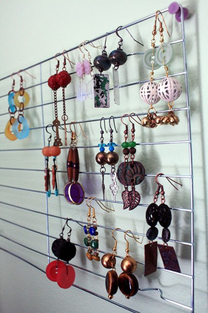 http://www.craftyhope.com/2011/01/earring-holder-display-thrifty-thursday.html